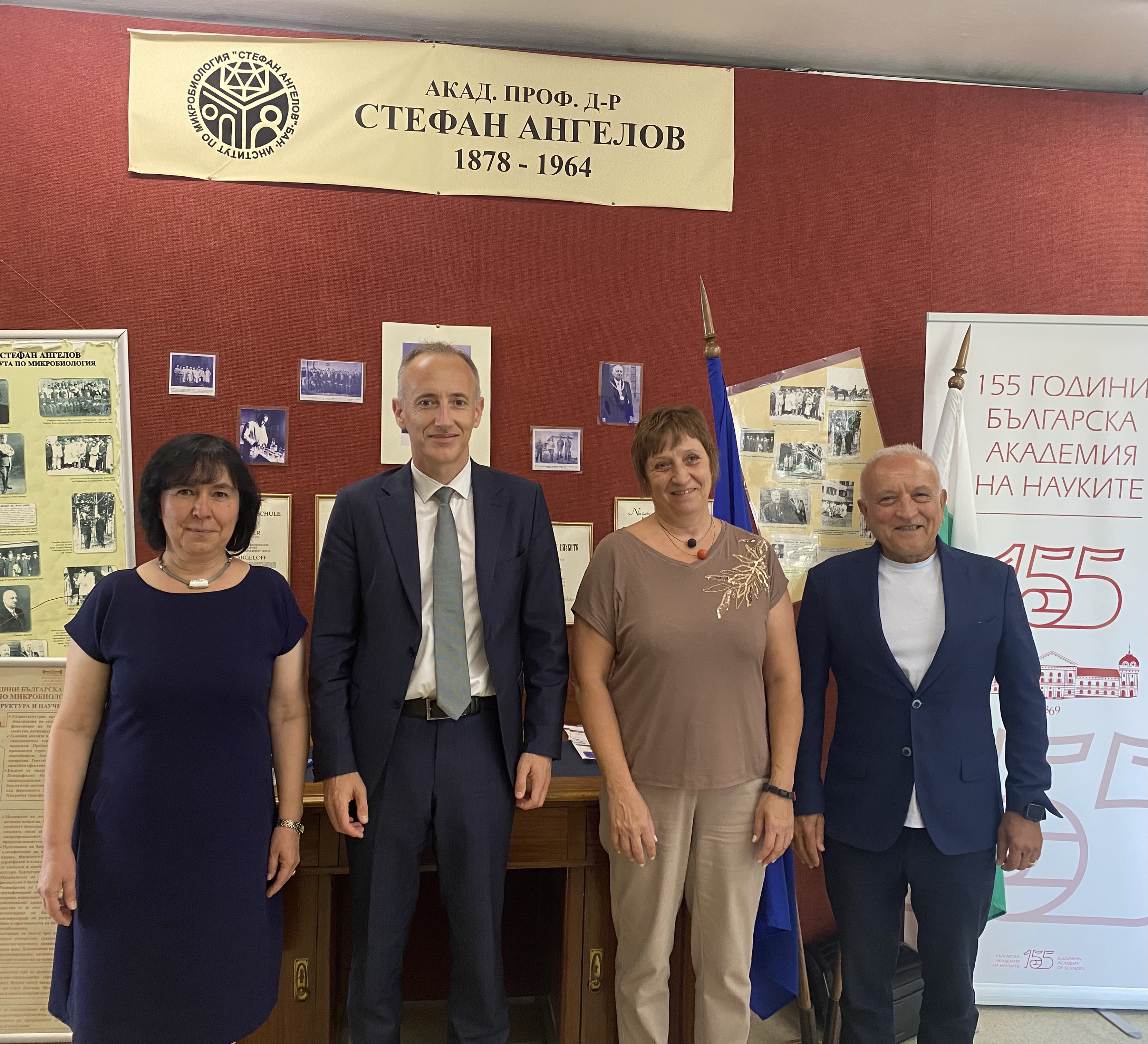 Official Visit of the Minister of Education and Science to the Stephan Angeloff Institute of Microbiology